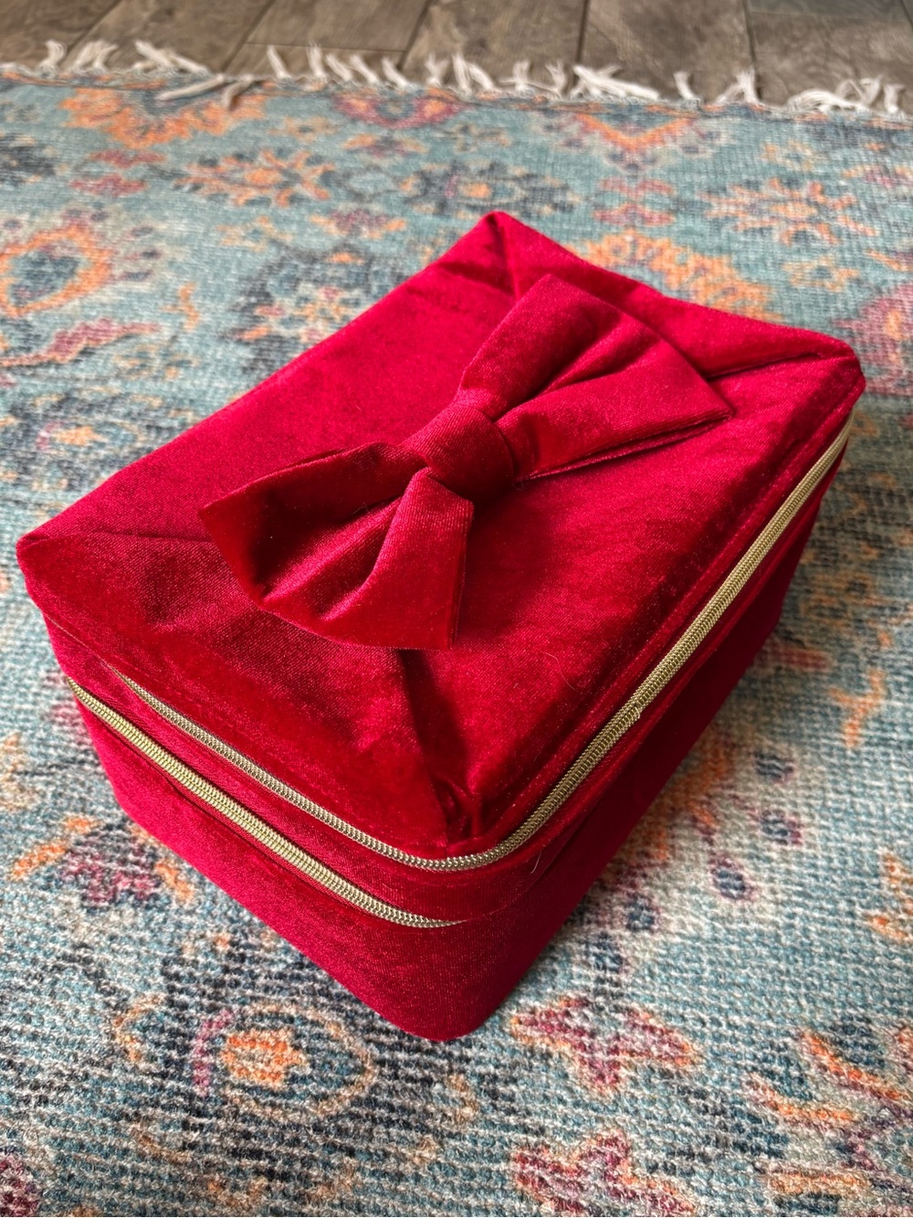 Estée Lauder Red Velvet Bow Cosmetic Train Case Makeup Bag Vanity Organizer